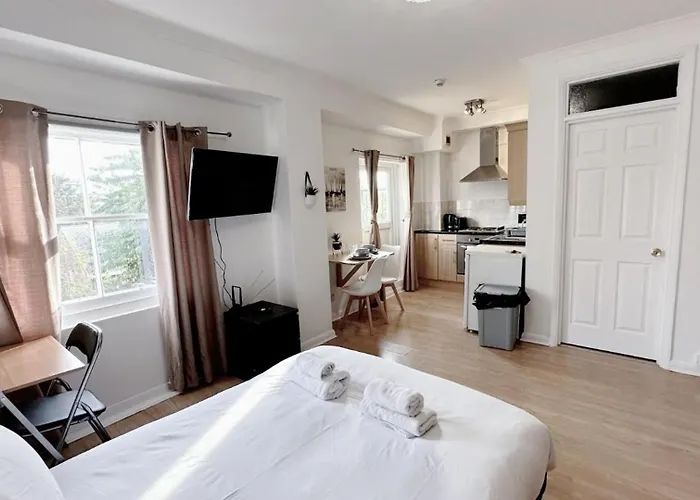 London Chelsea 2 People Balcony Best Location